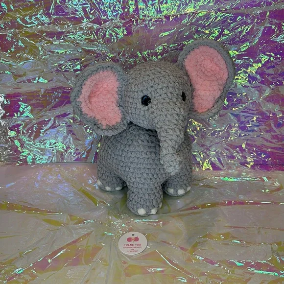 Sparkly crochet elephant plush - Picture 3 of 9